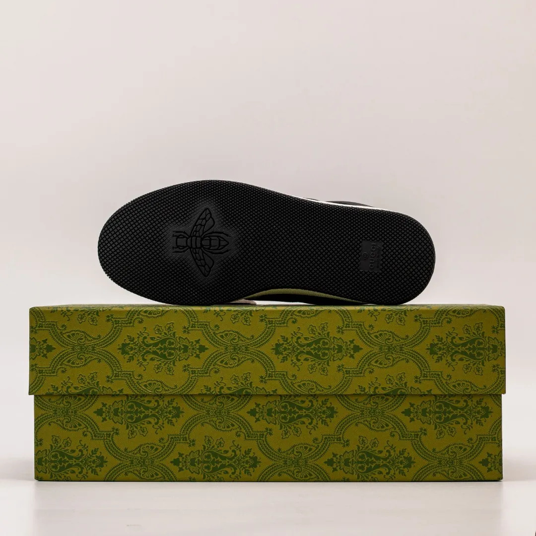 Factory price 580 [Higher version] GUCCI casual sports distressed small dirty shoes, polished cowhide fabric, hand-made distressed effect!  Original terry cloth, delicate, soft, comfortable and breathable. Privately molded steel-stamped two-color original TPU outsole (lower layer is wider, upper layer is narrower) to differentiate the wrong version of the outsole in the market. Fabric, material, outsole, detail comparison SIZE: 34-41, 38-45 regular size (women's 34, 41, men's 38, 45 customized, non-returnable and non-exchangeable) (women's colors and men's models need to be customized)